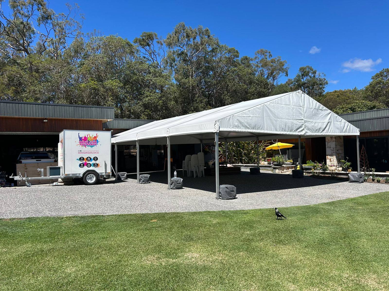 Structure marquee set up on a lawn for a summer event